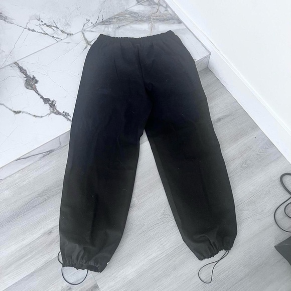 boohoo black parachute pants - Picture 3 of 4